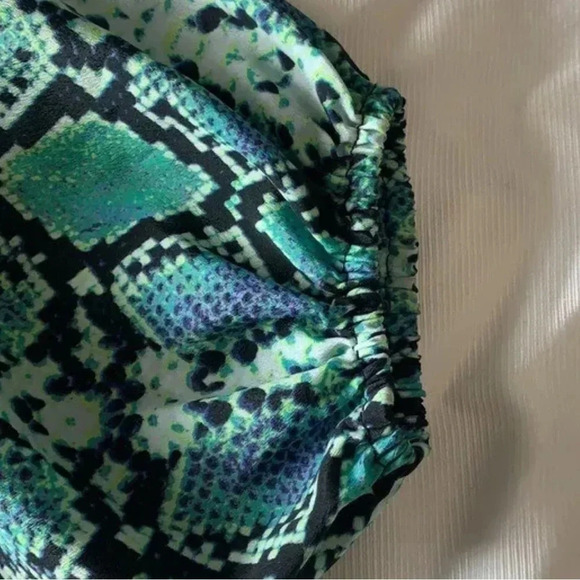BCBGMAXAZRIA Teal Aqua Snakeskin Print Peasant Off The Shoulders Blouse Size S - Picture 3 of 4